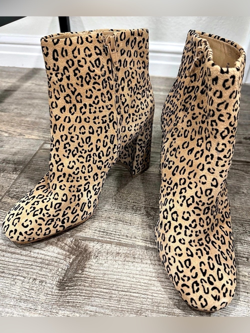 GB Leopard Print Ankle Boots Like New size 6